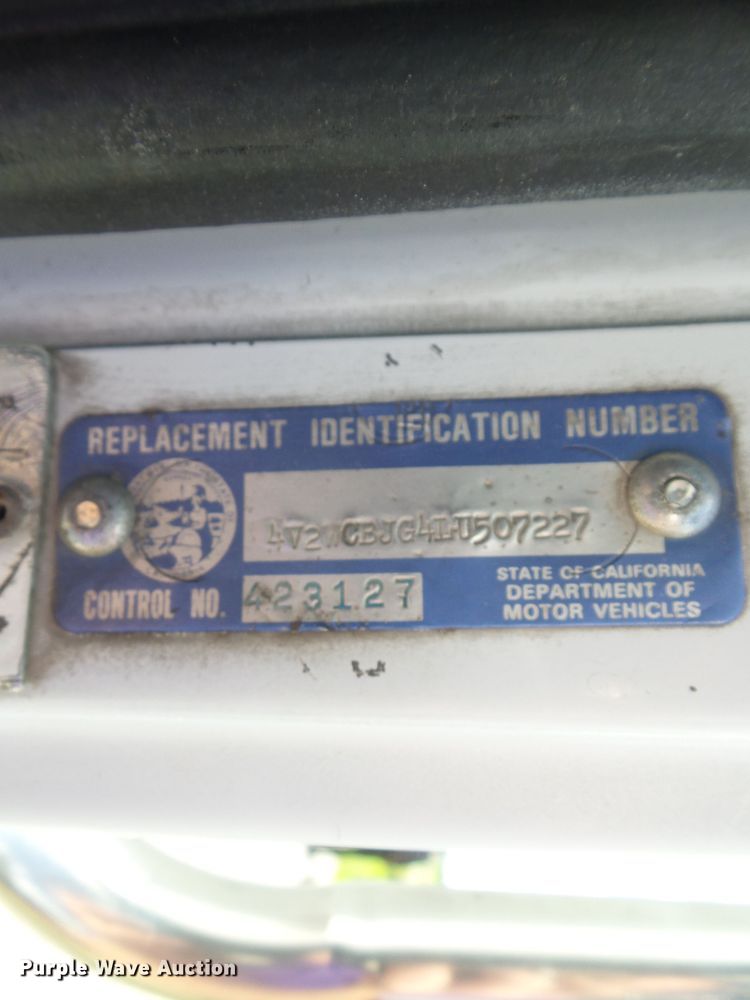 image for item EM9779 1990 White GMC WIA Aero truck chassis