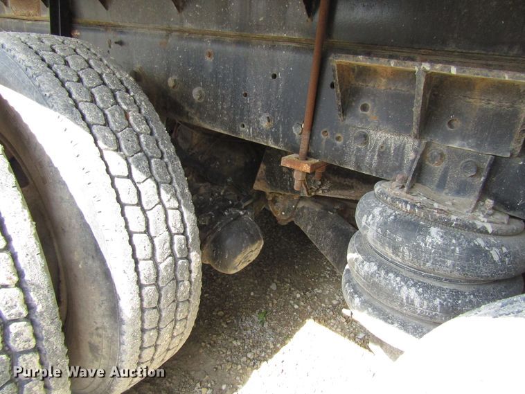 image for item EU9708 1997 Ford LT9000 crane truck