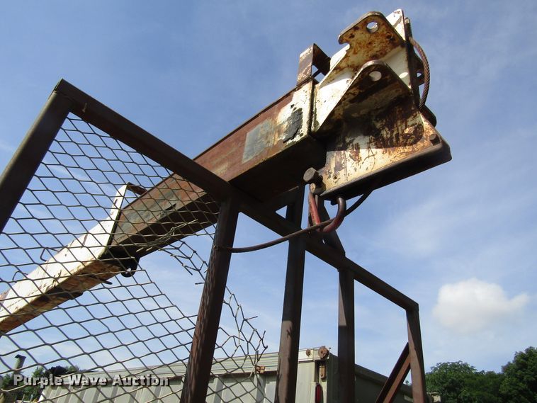 image for item EU9708 1997 Ford LT9000 crane truck