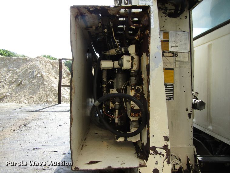 image for item EU9708 1997 Ford LT9000 crane truck