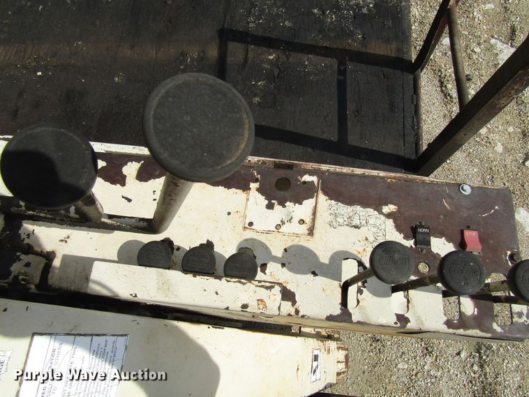 image for item EU9708 1997 Ford LT9000 crane truck