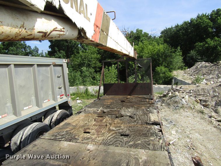 image for item EU9708 1997 Ford LT9000 crane truck