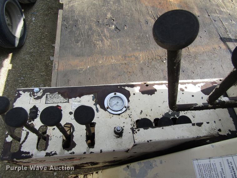 image for item EU9708 1997 Ford LT9000 crane truck