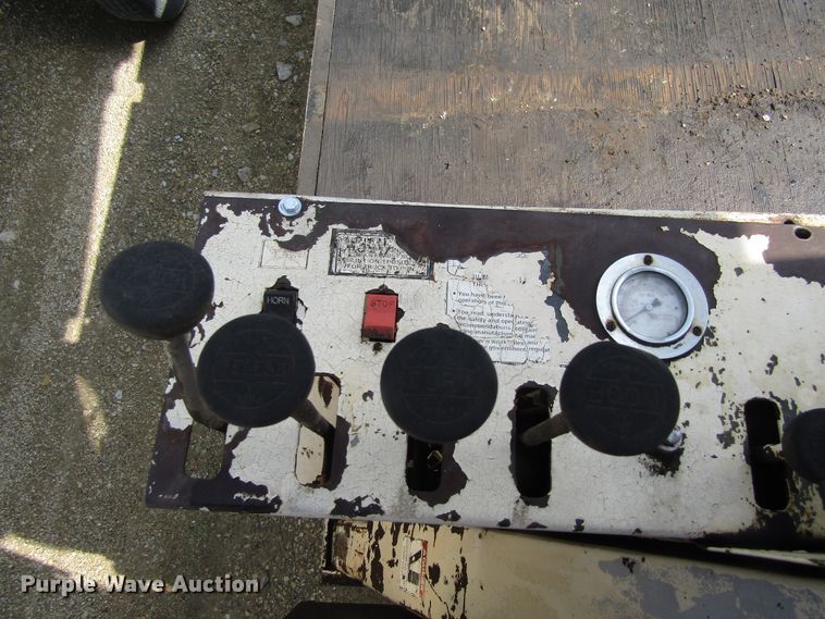 image for item EU9708 1997 Ford LT9000 crane truck