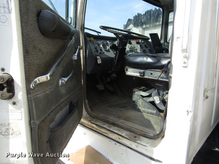 image for item EU9708 1997 Ford LT9000 crane truck