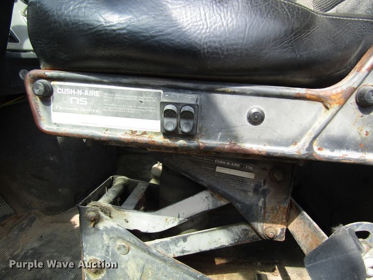 image for item EU9708 1997 Ford LT9000 crane truck