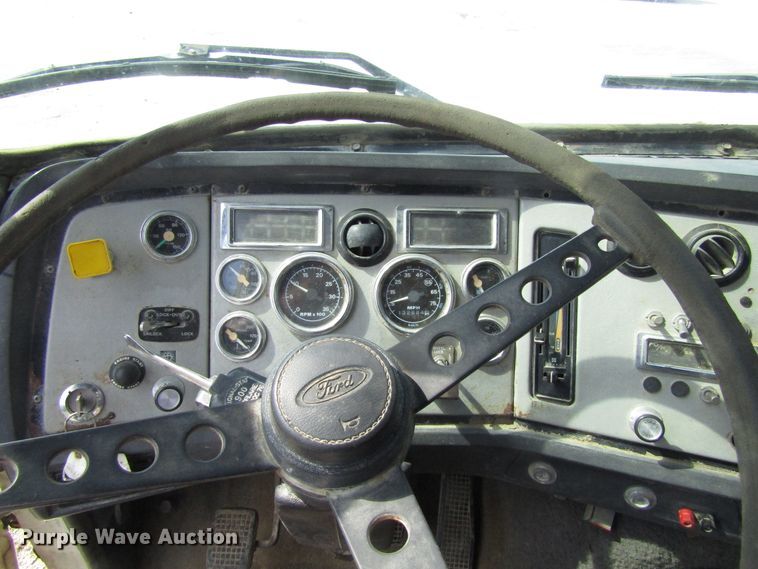 image for item EU9708 1997 Ford LT9000 crane truck