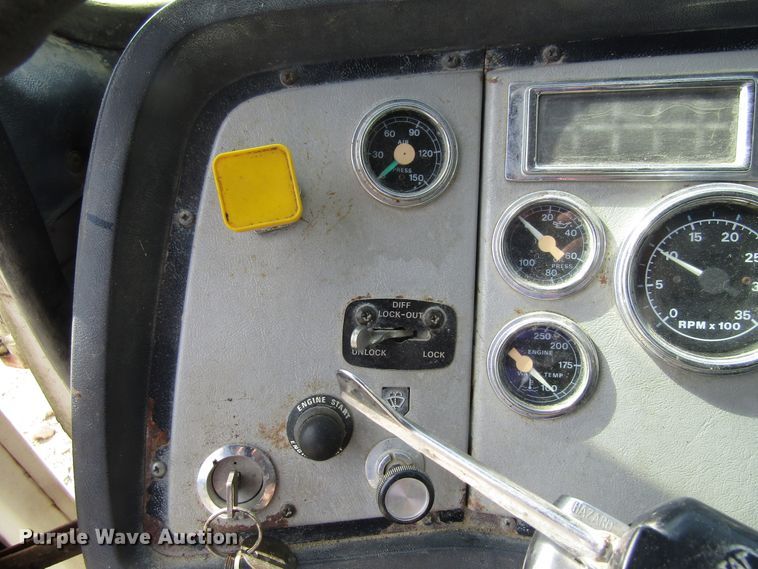 image for item EU9708 1997 Ford LT9000 crane truck