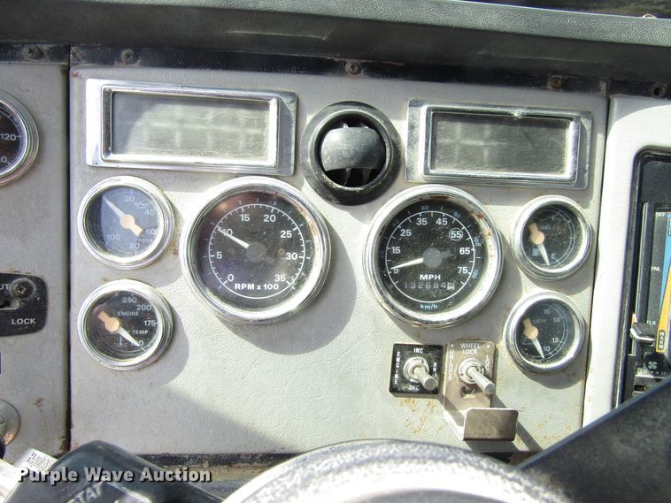 image for item EU9708 1997 Ford LT9000 crane truck