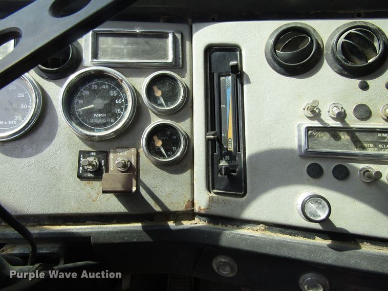 image for item EU9708 1997 Ford LT9000 crane truck