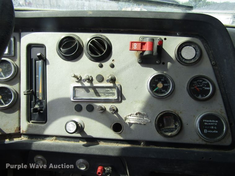 image for item EU9708 1997 Ford LT9000 crane truck