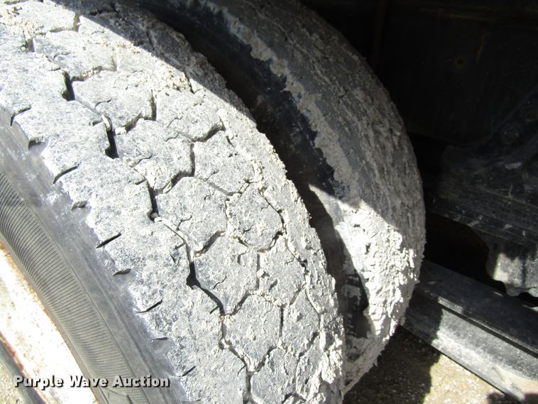 image for item EU9708 1997 Ford LT9000 crane truck