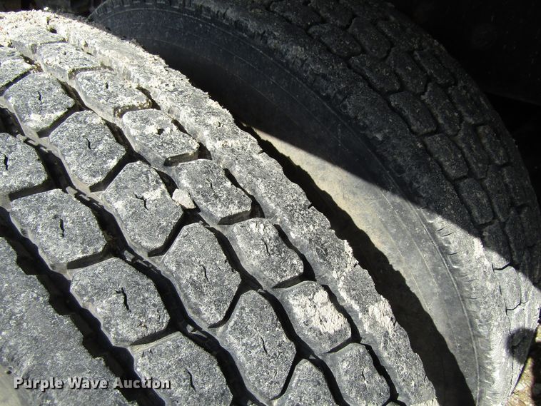 image for item EU9708 1997 Ford LT9000 crane truck