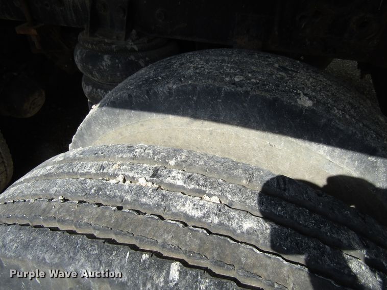 image for item EU9708 1997 Ford LT9000 crane truck