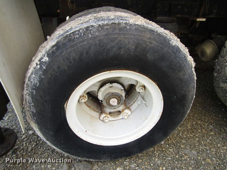 image for item EU9708 1997 Ford LT9000 crane truck