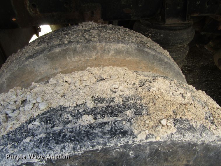 image for item EU9708 1997 Ford LT9000 crane truck