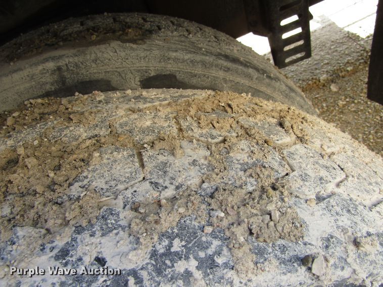 image for item EU9708 1997 Ford LT9000 crane truck