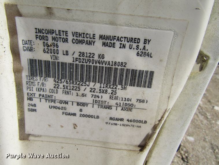 image for item EU9708 1997 Ford LT9000 crane truck