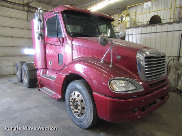 image for item EU9709 2006 Freightliner Columbia semi truck