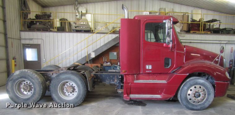 image for item EU9709 2006 Freightliner Columbia semi truck