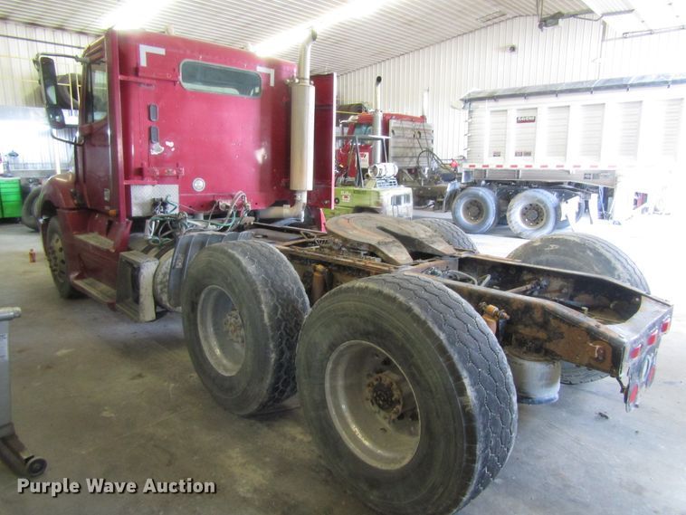 image for item EU9709 2006 Freightliner Columbia semi truck