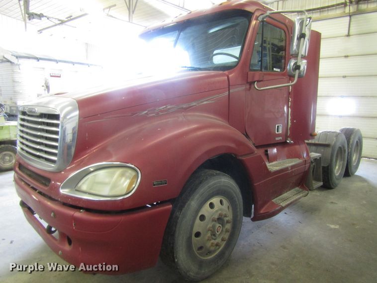 image for item EU9709 2006 Freightliner Columbia semi truck