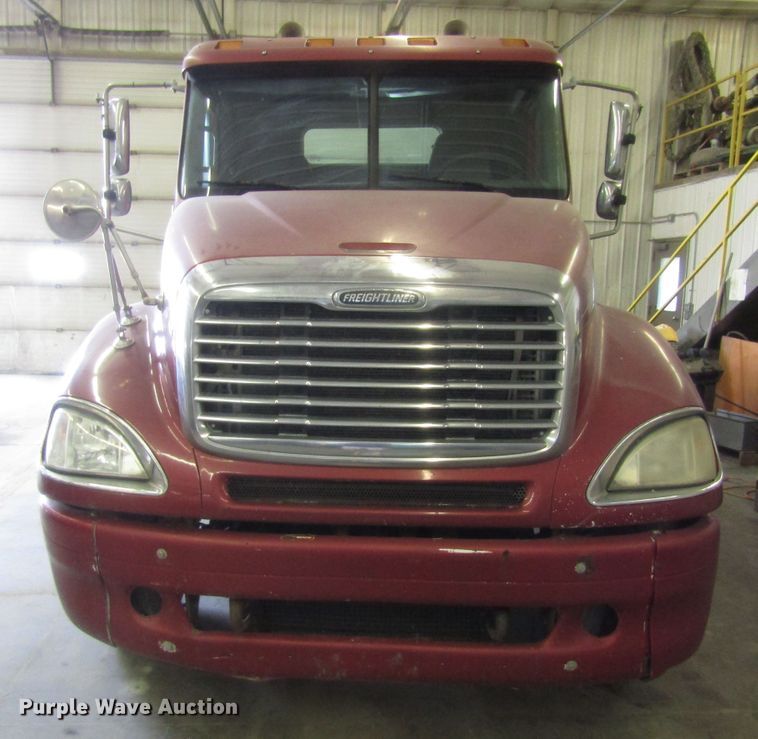 image for item EU9709 2006 Freightliner Columbia semi truck