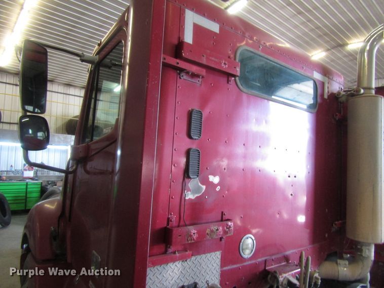 image for item EU9709 2006 Freightliner Columbia semi truck