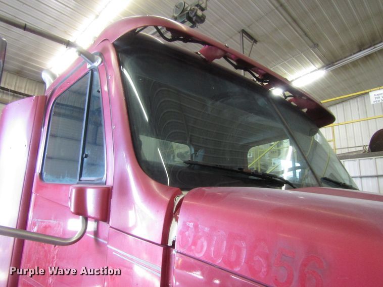 image for item EU9709 2006 Freightliner Columbia semi truck