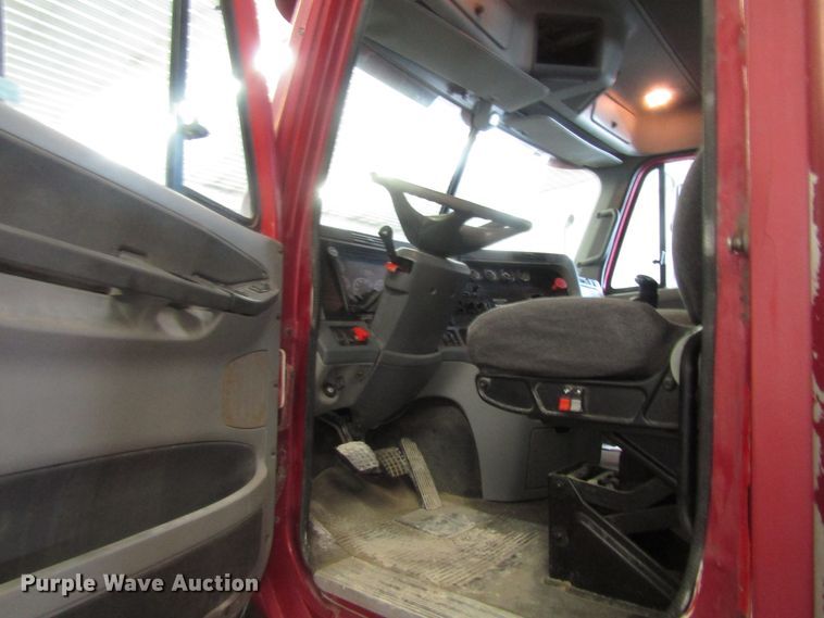 image for item EU9709 2006 Freightliner Columbia semi truck