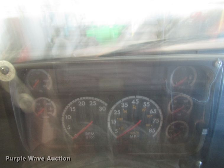 image for item EU9709 2006 Freightliner Columbia semi truck