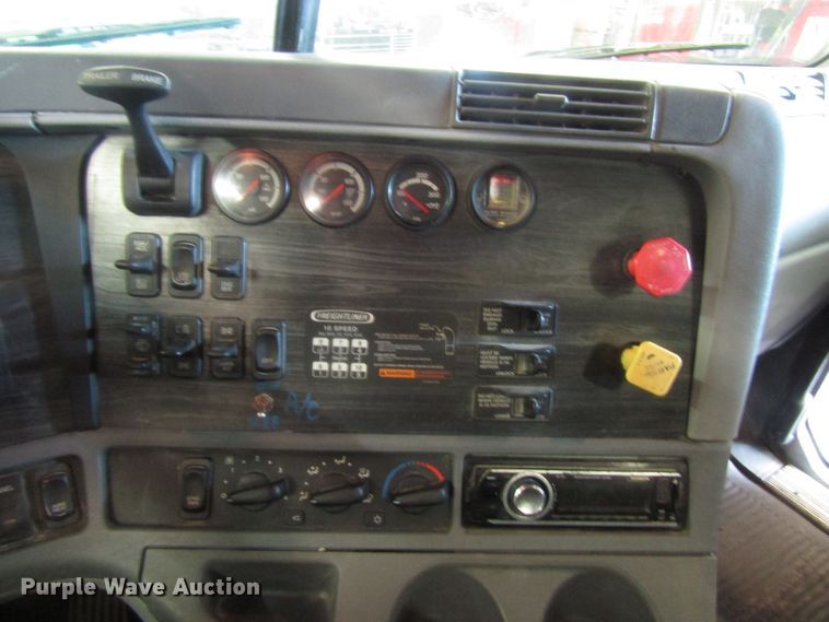 image for item EU9709 2006 Freightliner Columbia semi truck