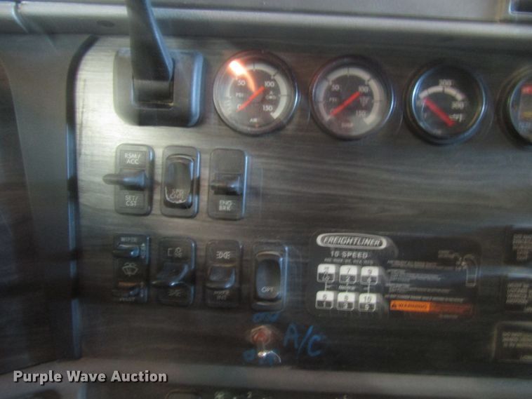 image for item EU9709 2006 Freightliner Columbia semi truck