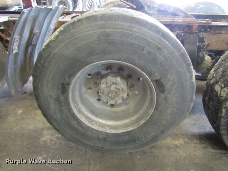 image for item EU9709 2006 Freightliner Columbia semi truck