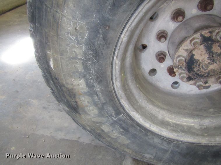 image for item EU9709 2006 Freightliner Columbia semi truck