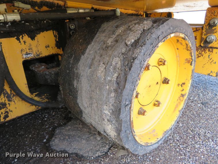 image for item EV9659 2011 Volvo PF-6170 paver