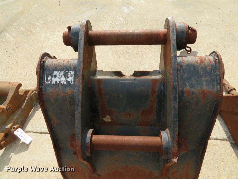 image for item EV9681 (2) Caterpillar buckets