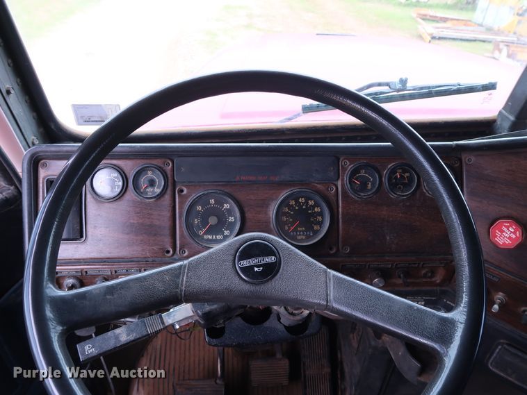 image for item FE9691 1990 Freightliner FLD flatbed truck