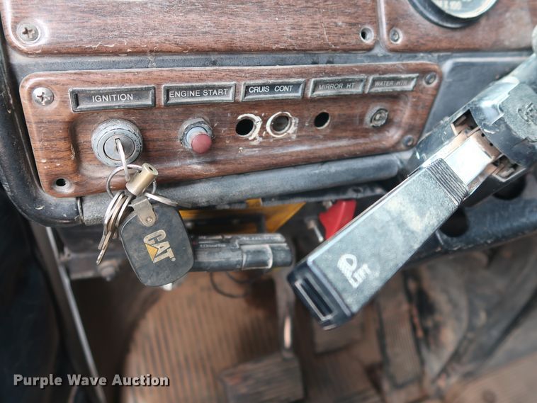 image for item FE9691 1990 Freightliner FLD flatbed truck