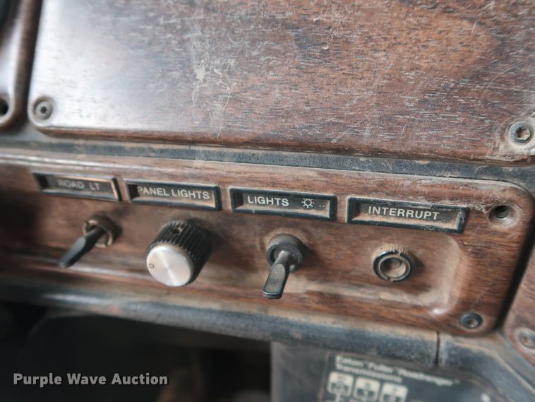 image for item FE9691 1990 Freightliner FLD flatbed truck