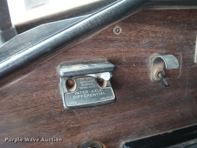 image for item FE9691 1990 Freightliner FLD flatbed truck