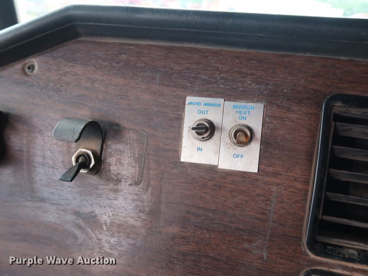 image for item FE9691 1990 Freightliner FLD flatbed truck