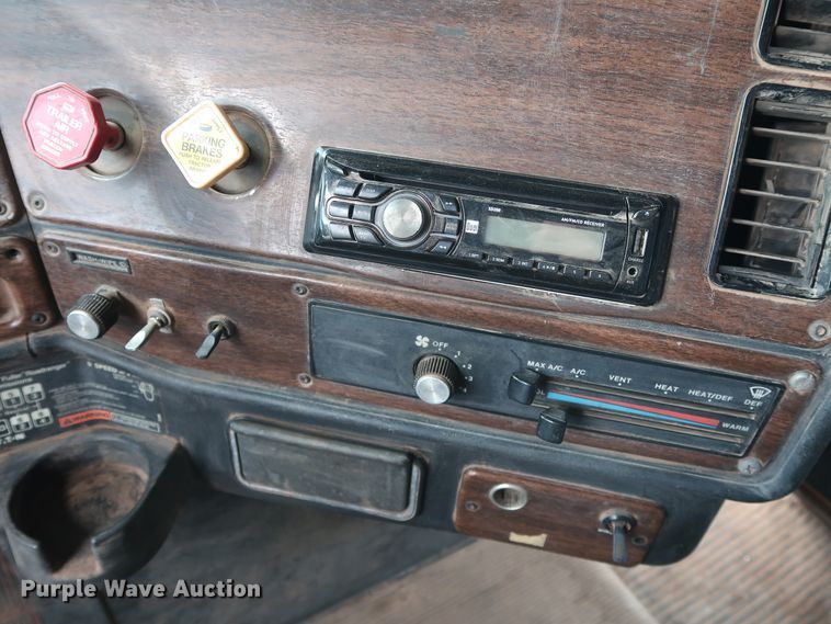 image for item FE9691 1990 Freightliner FLD flatbed truck