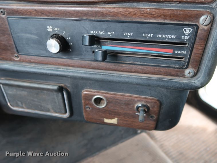 image for item FE9691 1990 Freightliner FLD flatbed truck