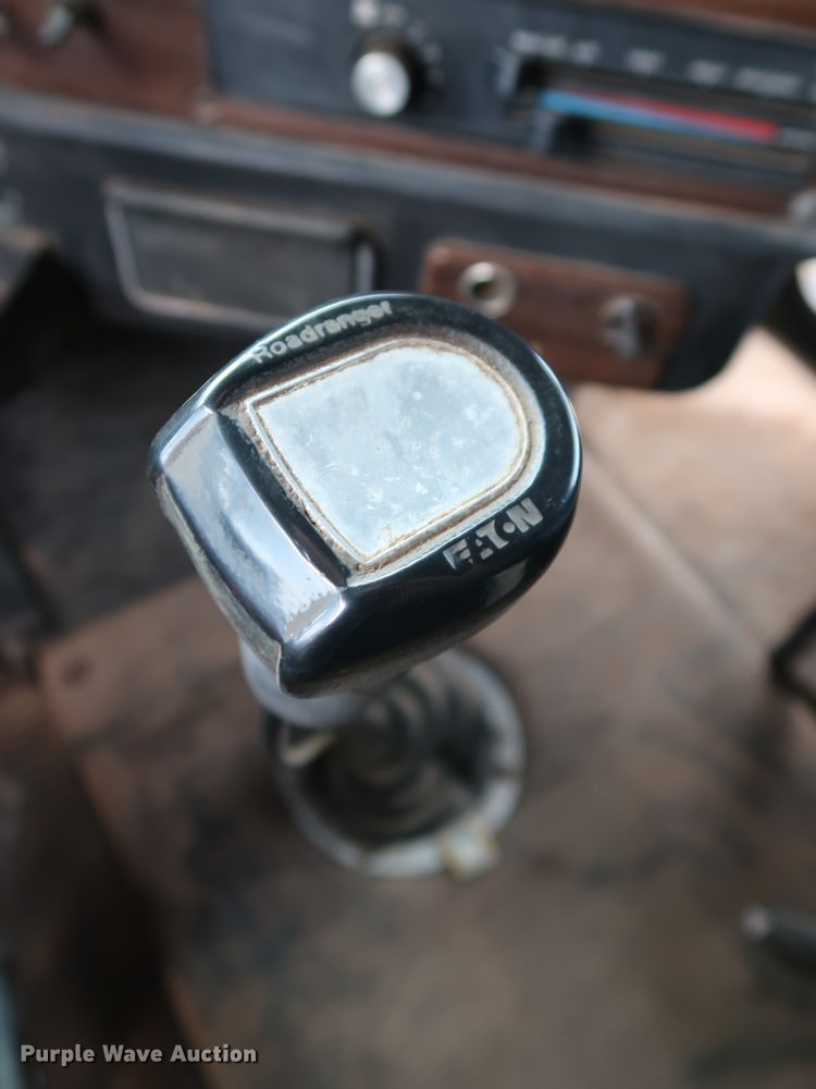 image for item FE9691 1990 Freightliner FLD flatbed truck