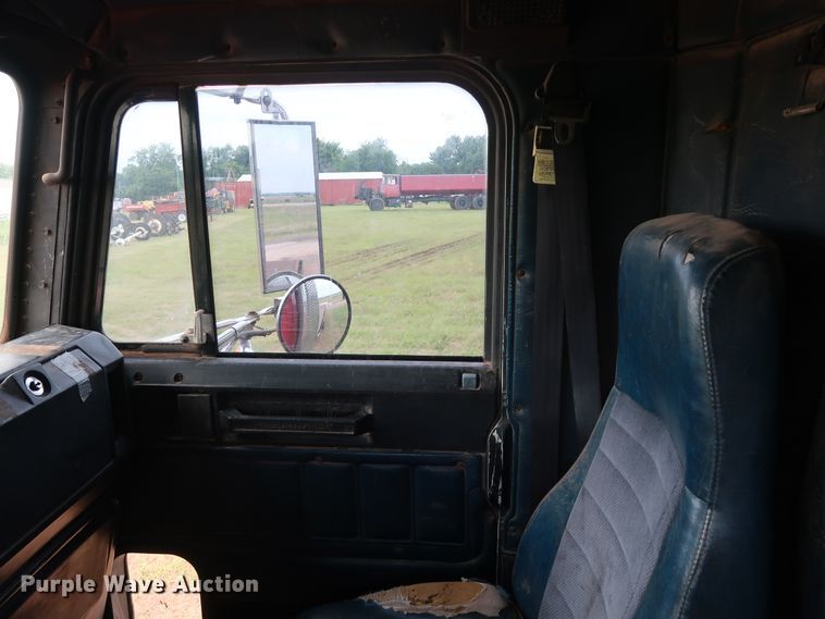 image for item FE9691 1990 Freightliner FLD flatbed truck