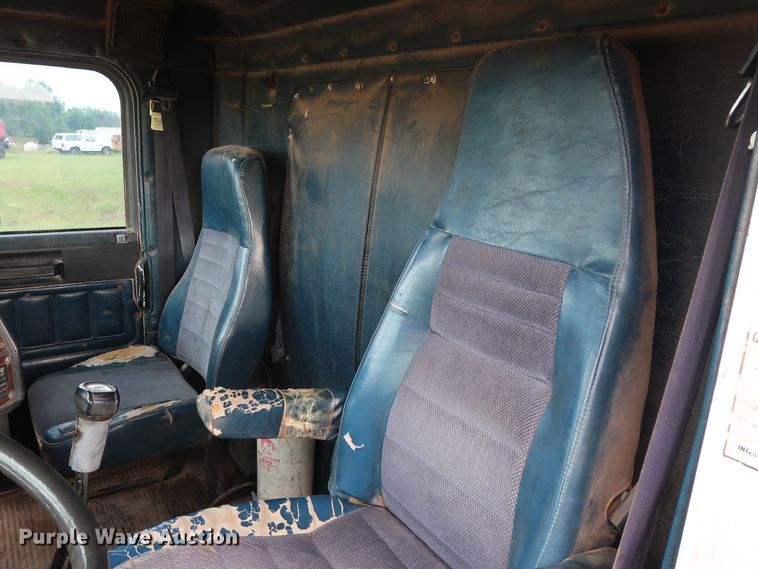 image for item FE9691 1990 Freightliner FLD flatbed truck