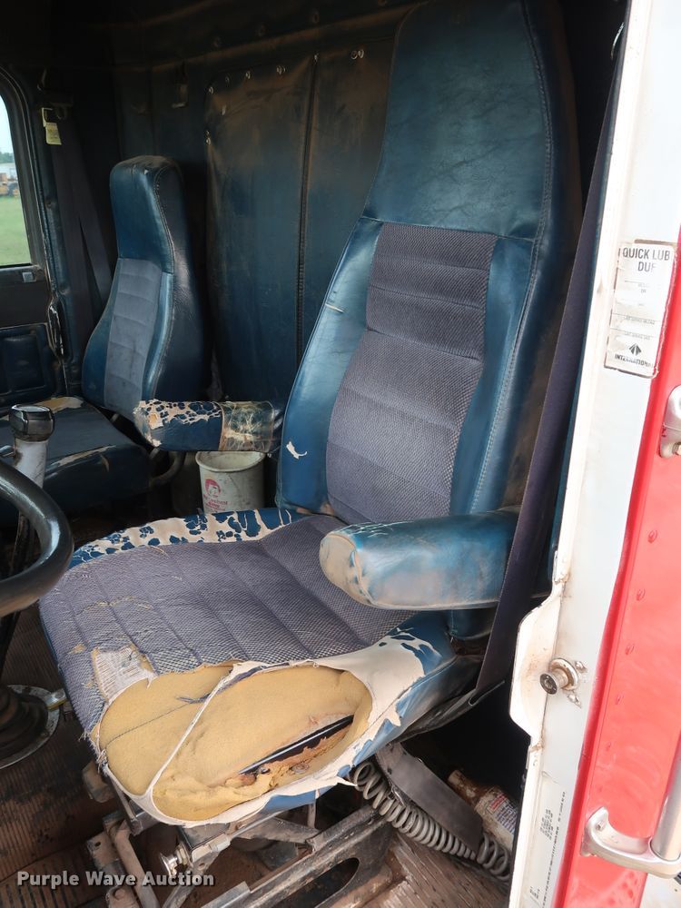 image for item FE9691 1990 Freightliner FLD flatbed truck