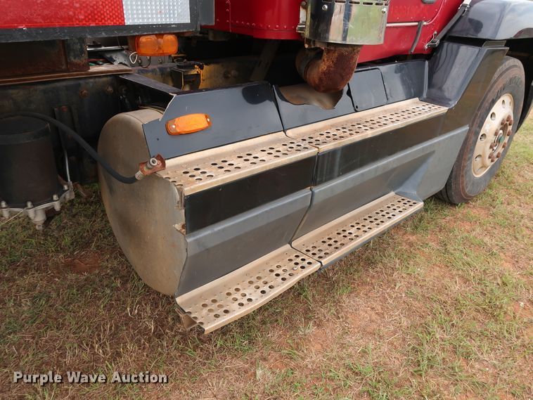 image for item FE9691 1990 Freightliner FLD flatbed truck