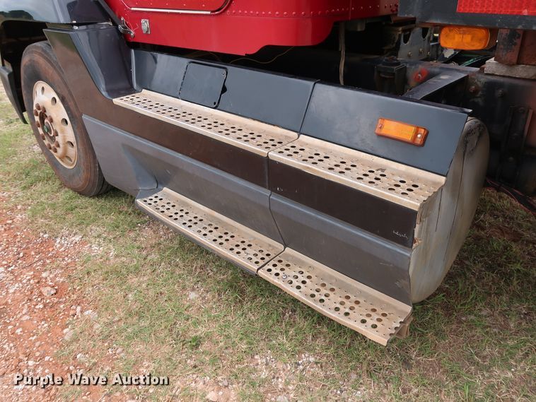 image for item FE9691 1990 Freightliner FLD flatbed truck